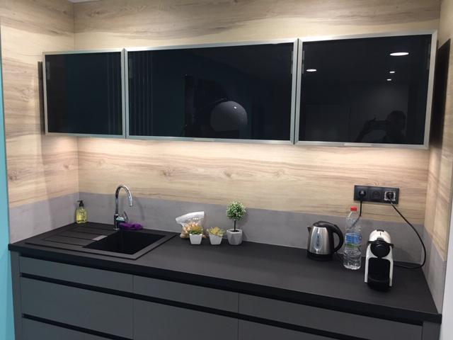 Cuisine haut de gamme avec îlot central sur mesure – cuisiniste Art Intérieur Agencement, Aix-les-Bains, Savoie (73)