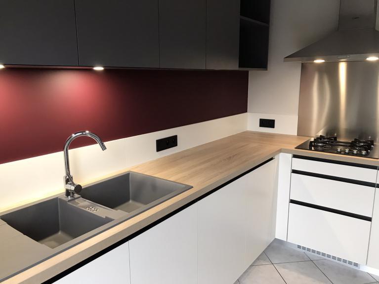 Réalisation cuisine ouverte sur salon sur mesure – cuisiniste Aix-les-Bains, Savoie (73) – Art Intérieur Agencement